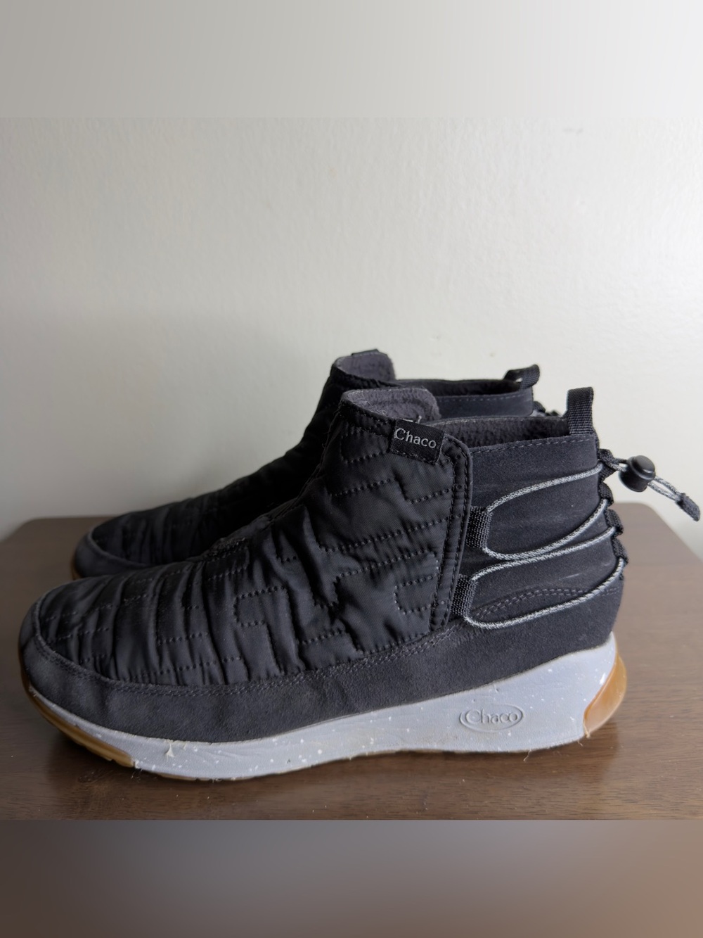 Chaco Black Borealis Ridge Quilted Ankle Boots Sz 9 Womens